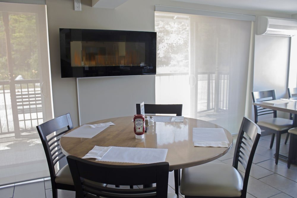 leelas villa inn flesherton