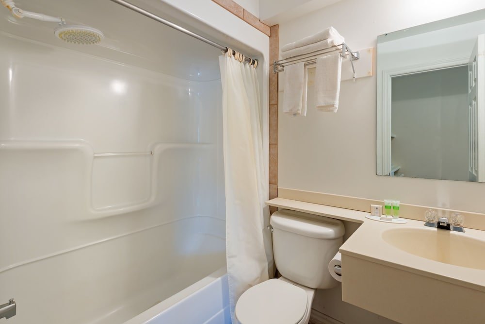 leelas villa inn flesherton