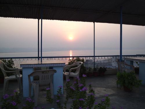 hotel temple on ganges