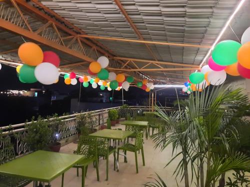 hotel temple on ganges