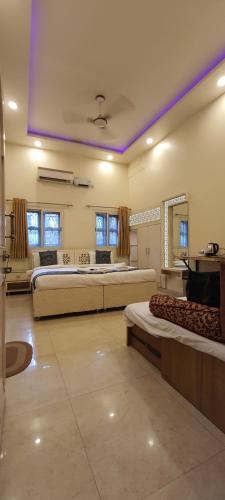 hotel temple on ganges