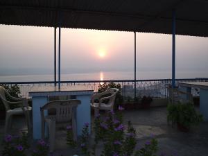 hotel temple on ganges