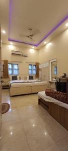 hotel temple on ganges