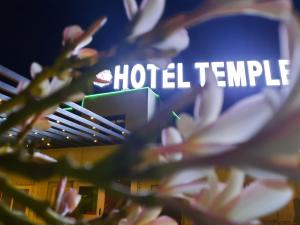 hotel temple on ganges