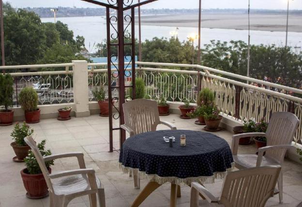 hotel temple on ganges