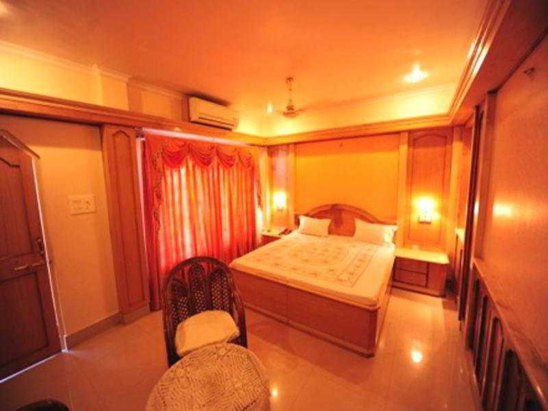 hotel temple on ganges