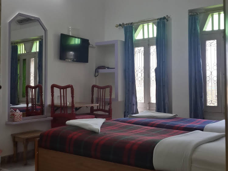 hotel temple on ganges