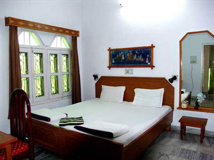 hotel temple on ganges