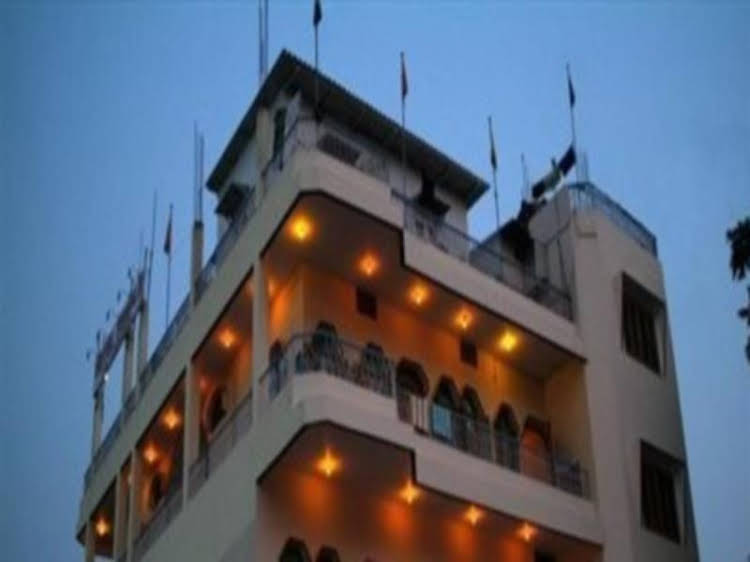 hotel temple on ganges