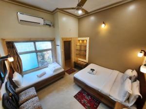 hotel temple on ganges