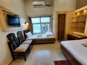 hotel temple on ganges