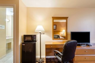 Econo Lodge,Chelsea>>Boston,2 star