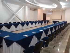 hotel plaza las americas cali