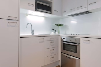 auckland harbour suites