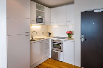 auckland harbour suites