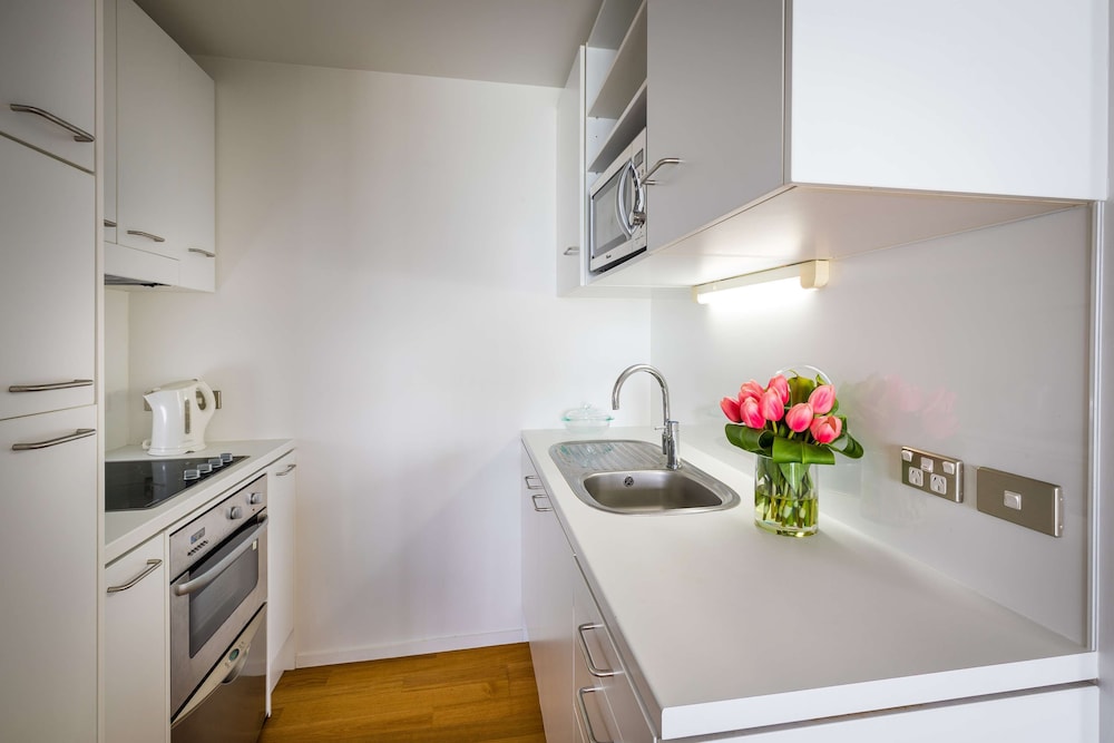 auckland harbour suites