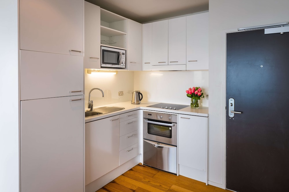 auckland harbour suites