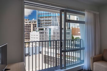 auckland harbour suites