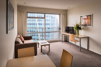 auckland harbour suites