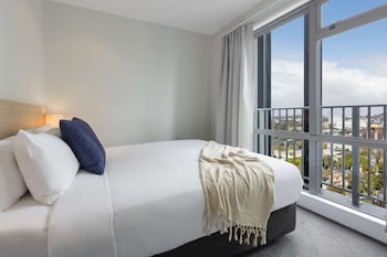 auckland harbour suites