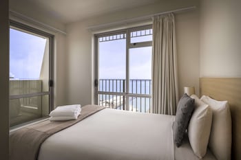auckland harbour suites