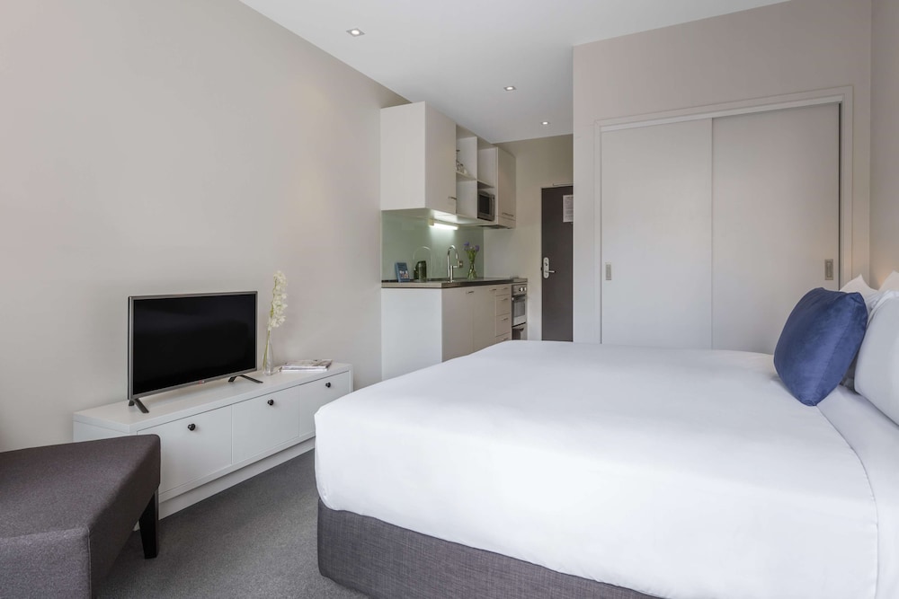 auckland harbour suites