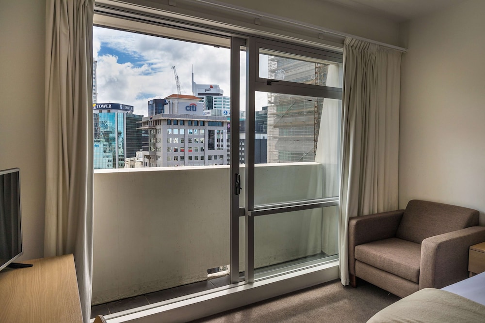 auckland harbour suites