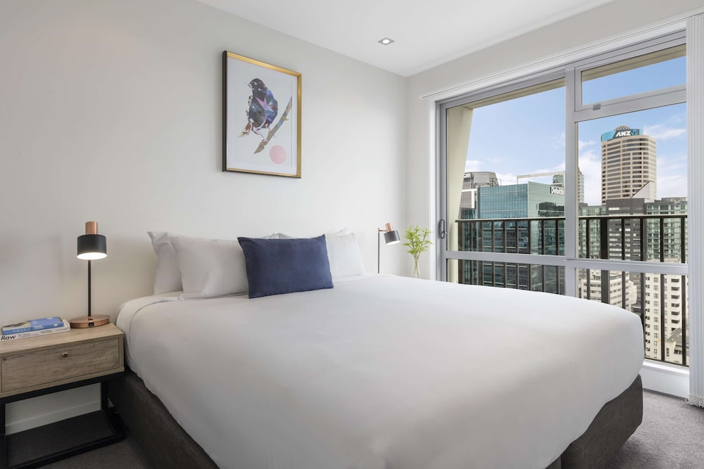 auckland harbour suites
