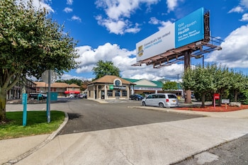red carpet inn norwalk