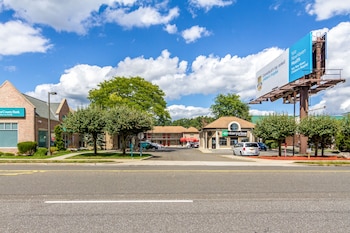 red carpet inn norwalk