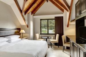 Arelauquen Lodge, A Tribute Portfolio Hotel,Playa Bonita>>Lago Gutierrez,5 star