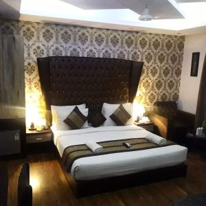 Hotel Waterfall,New Delhi>>Delhi,3.5 star