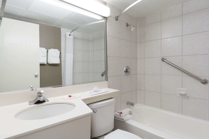 days inn by wyndham columbus east airport