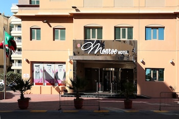 monroe hotel and suites
