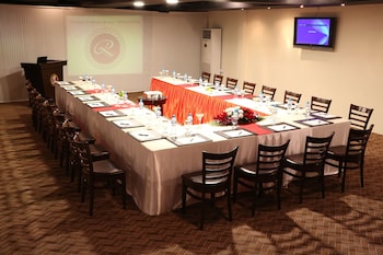 monroe hotel and suites