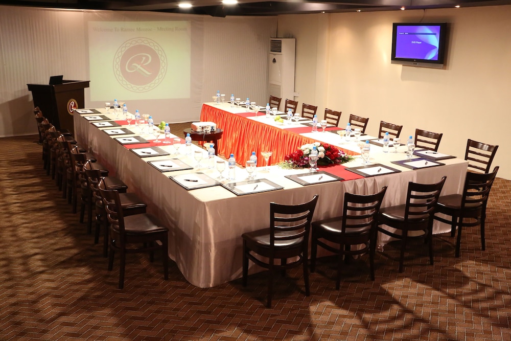 monroe hotel and suites