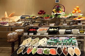 monroe hotel and suites