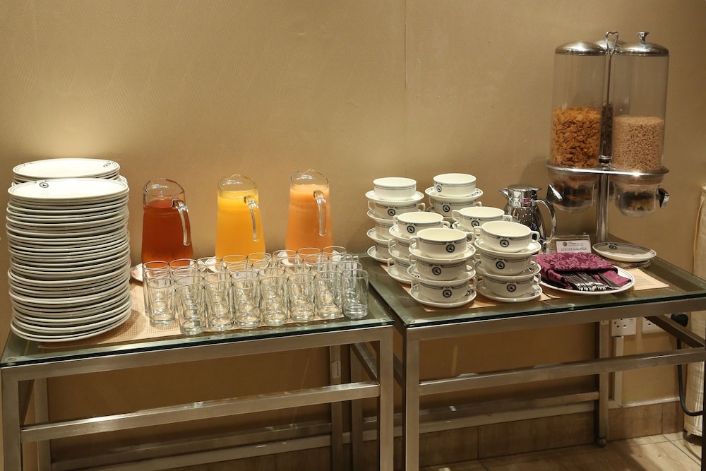 monroe hotel and suites