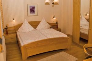 Hotel Restaurant Haus Waldesruh,Near Laubach Church,3 star