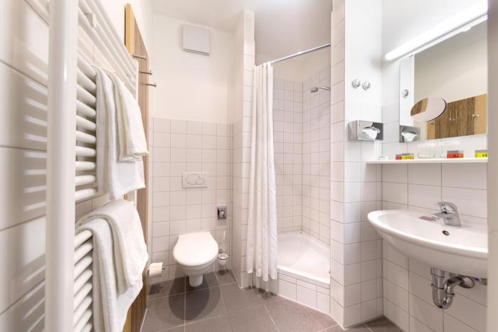 amh airport messe hotel