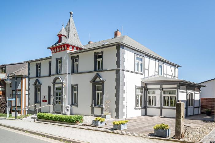 le petit palais hotel pension