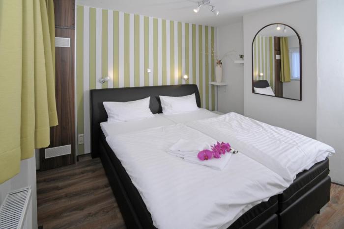 le petit palais hotel pension