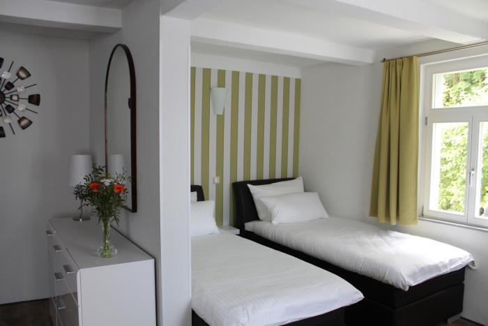 le petit palais hotel pension