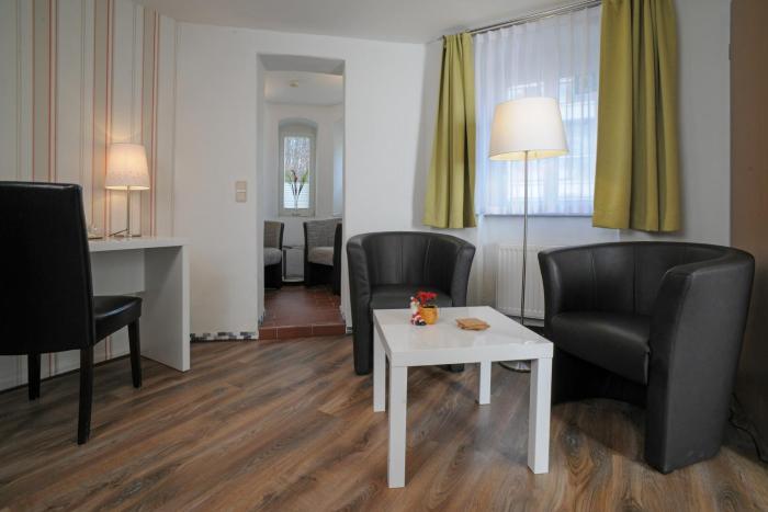 le petit palais hotel pension