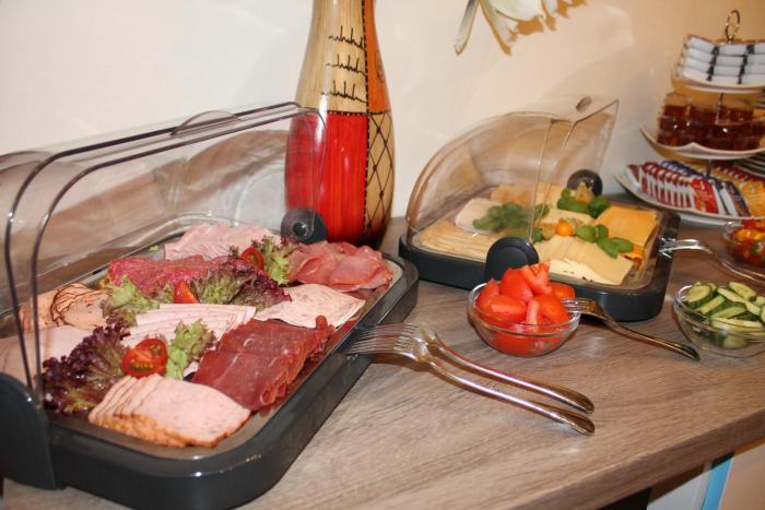 le petit palais hotel pension