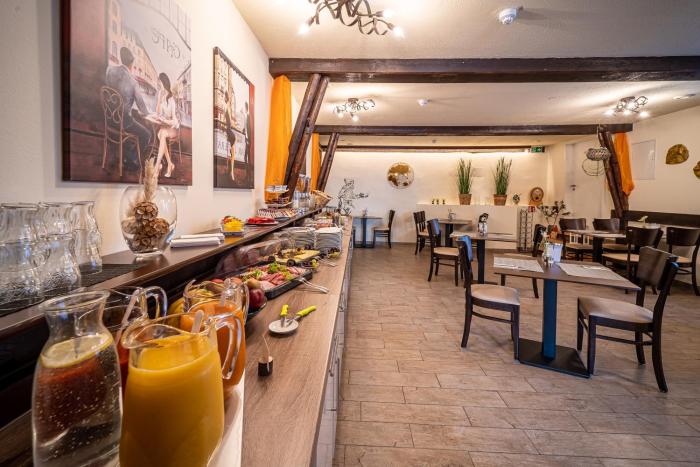 le petit palais hotel pension