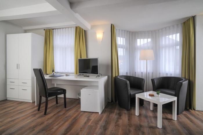 le petit palais hotel pension