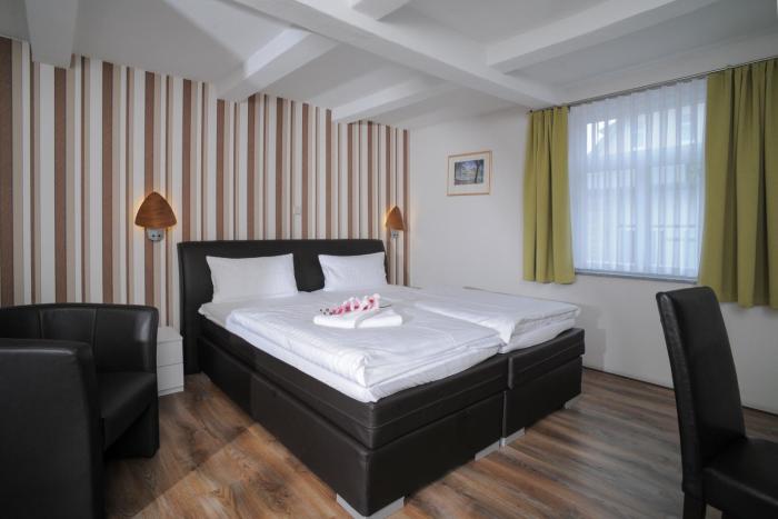 le petit palais hotel pension