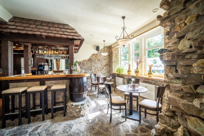 le petit palais hotel pension