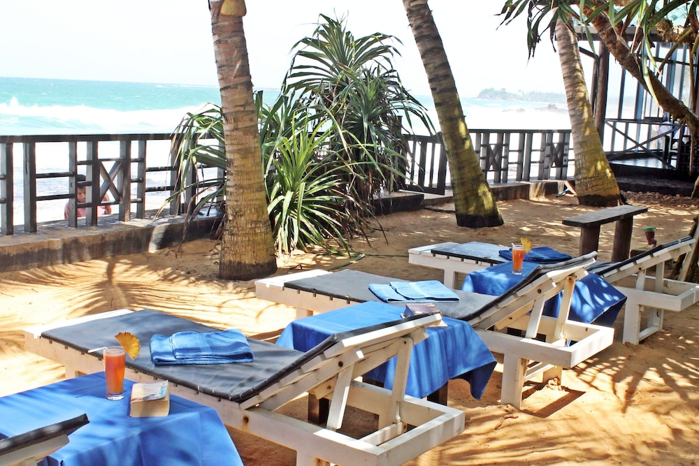 dalawella beach resort